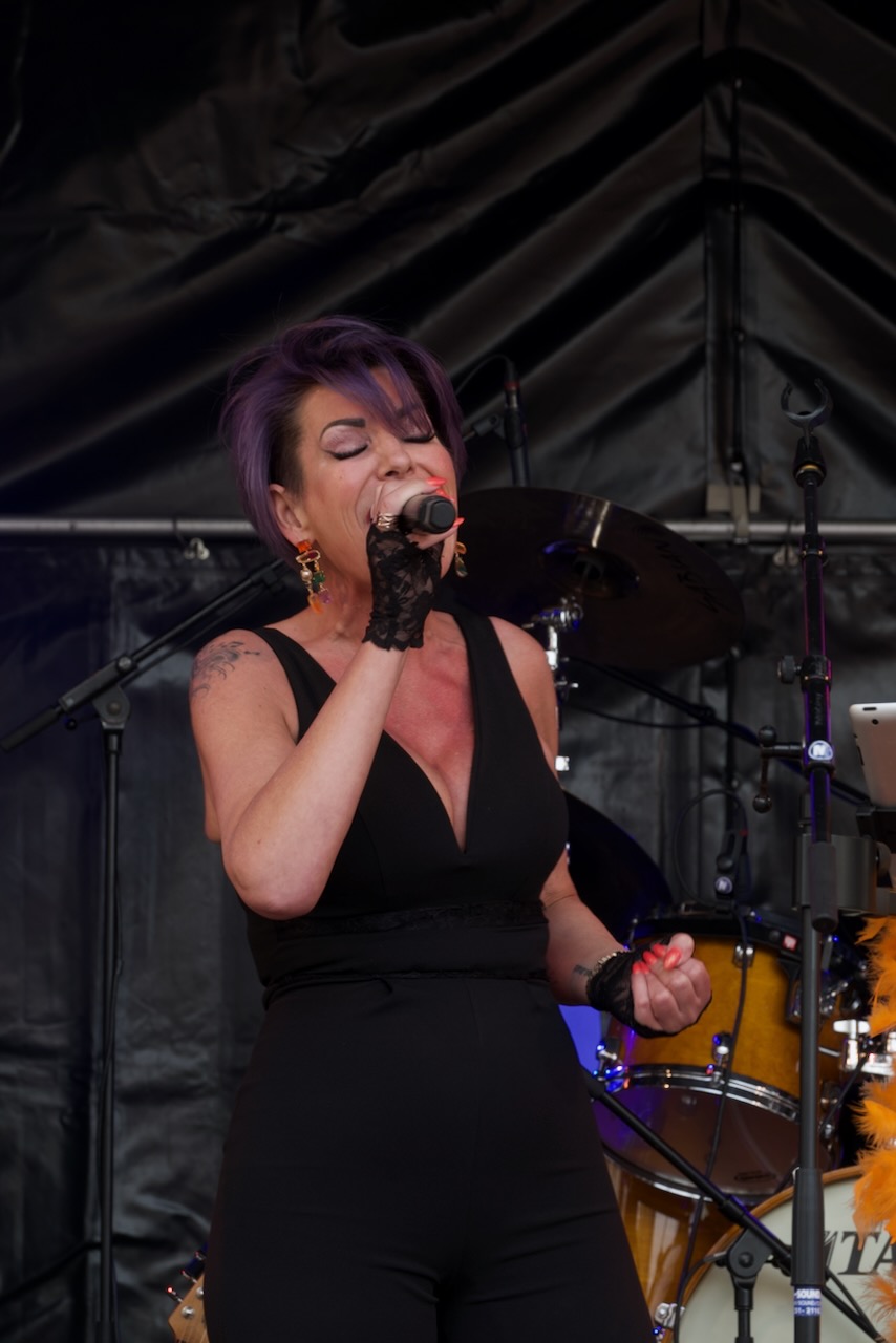 Shoot the Breeze live op het podium