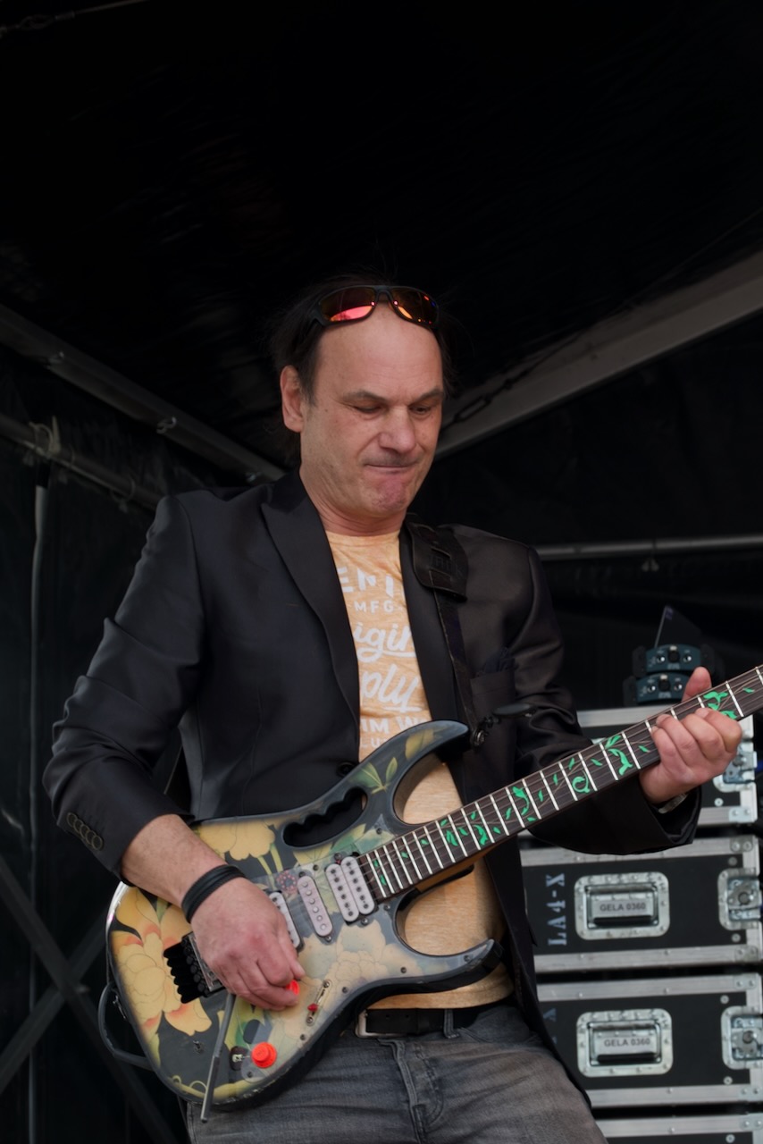 Shoot the Breeze live op het podium