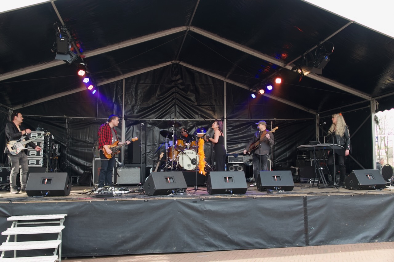 Shoot the Breeze live op het podium