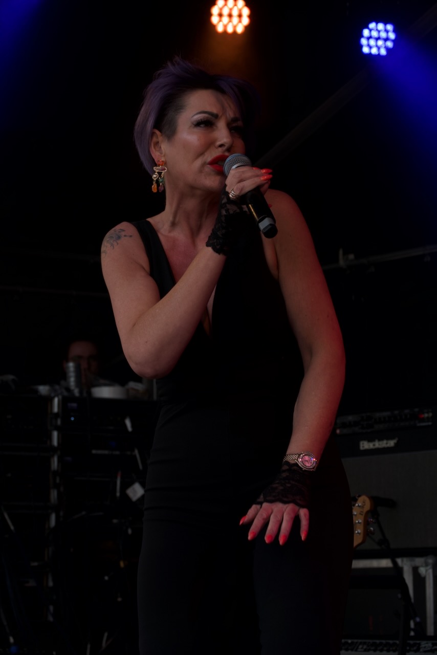 Shoot the Breeze live op het podium