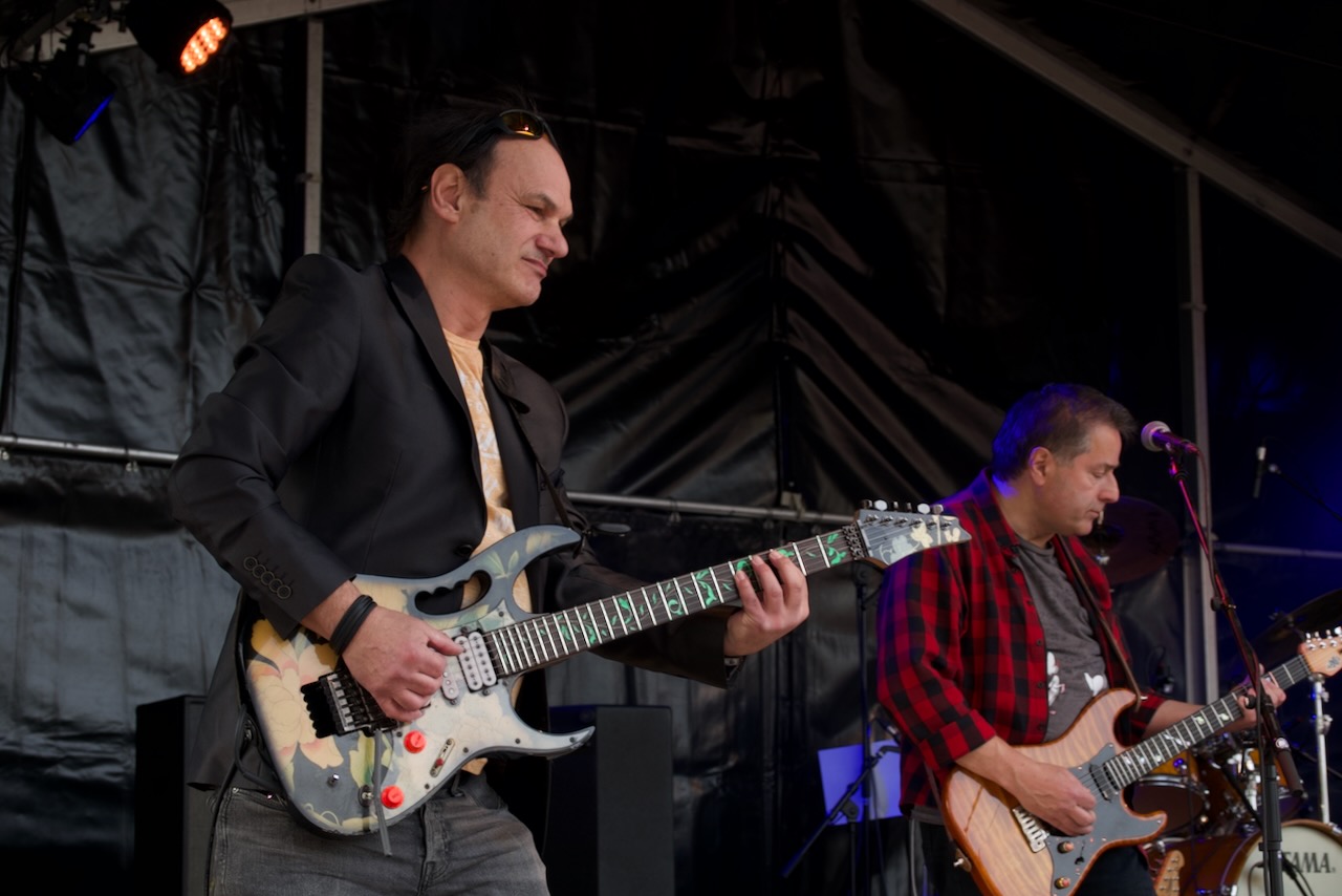 Shoot the Breeze live op het podium