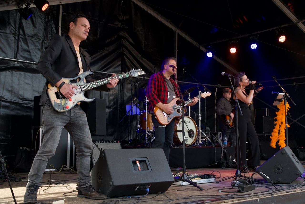 Shoot the Breeze live op het podium