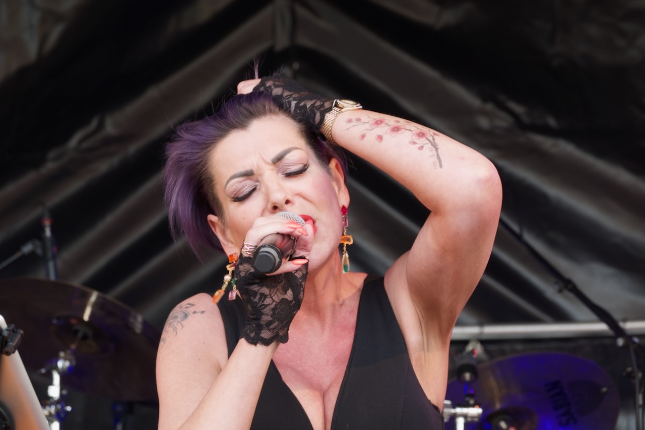 Shoot the Breeze live op het podium