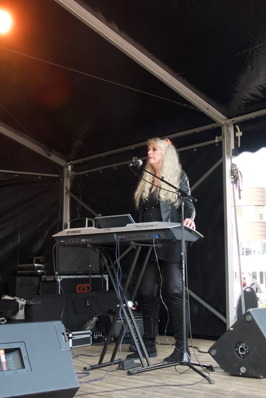 Shoot the Breeze live op het podium