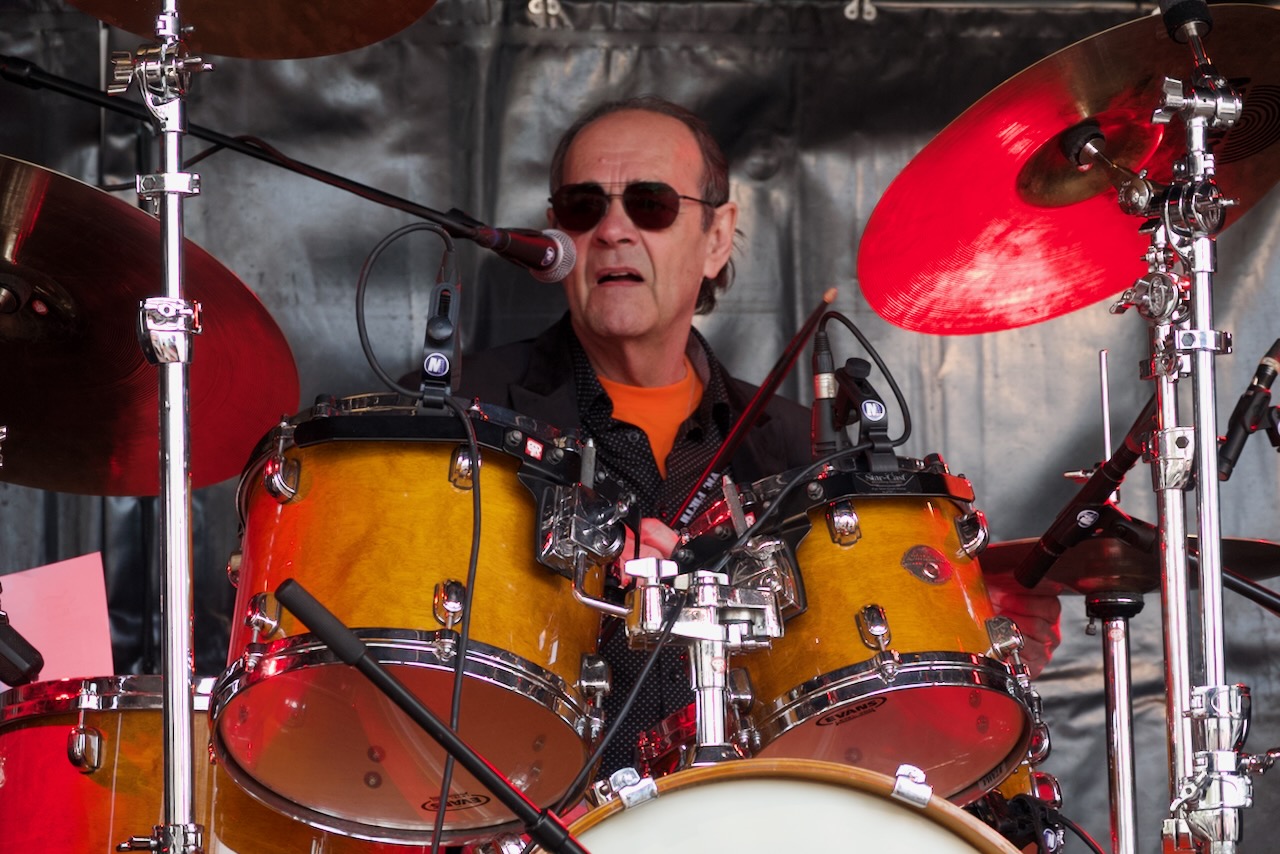 Shoot the Breeze live op het podium