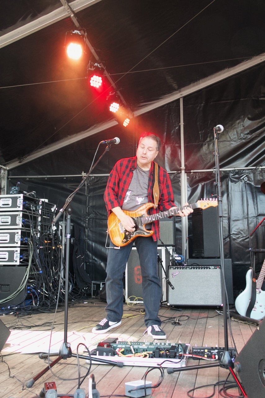 Shoot the Breeze live op het podium