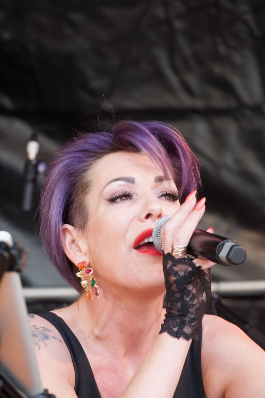 Shoot the Breeze live op het podium