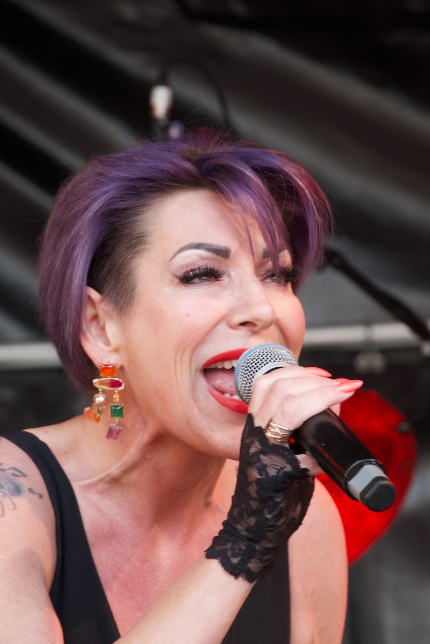 Shoot the Breeze live op het podium