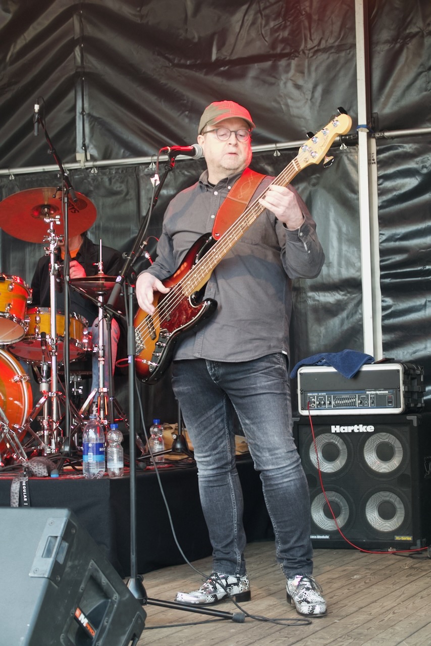 Shoot the Breeze live op het podium