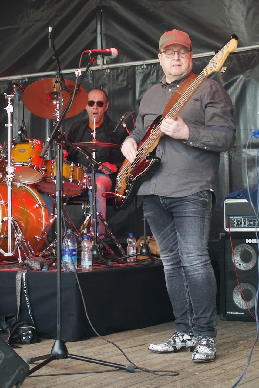 Shoot the Breeze live op het podium