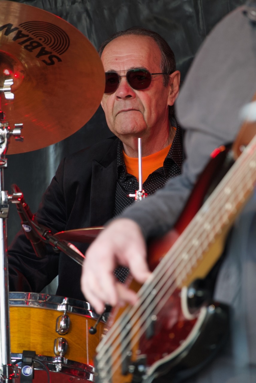 Shoot the Breeze live op het podium