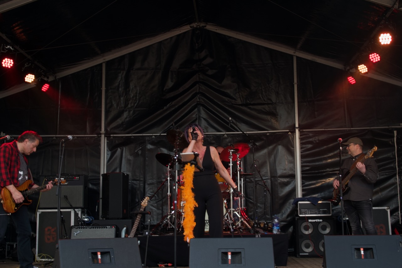 Shoot the Breeze live op het podium