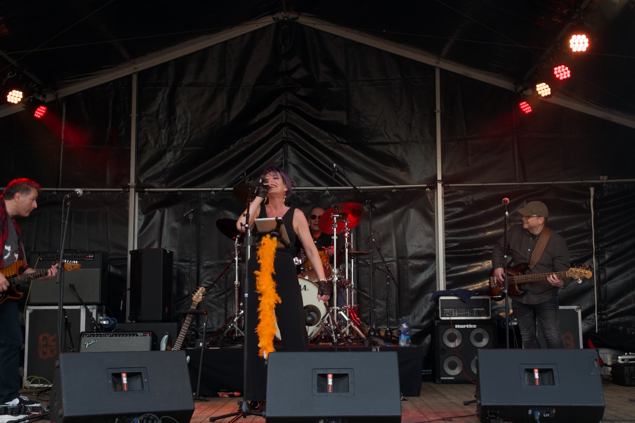 Shoot the Breeze live op het podium