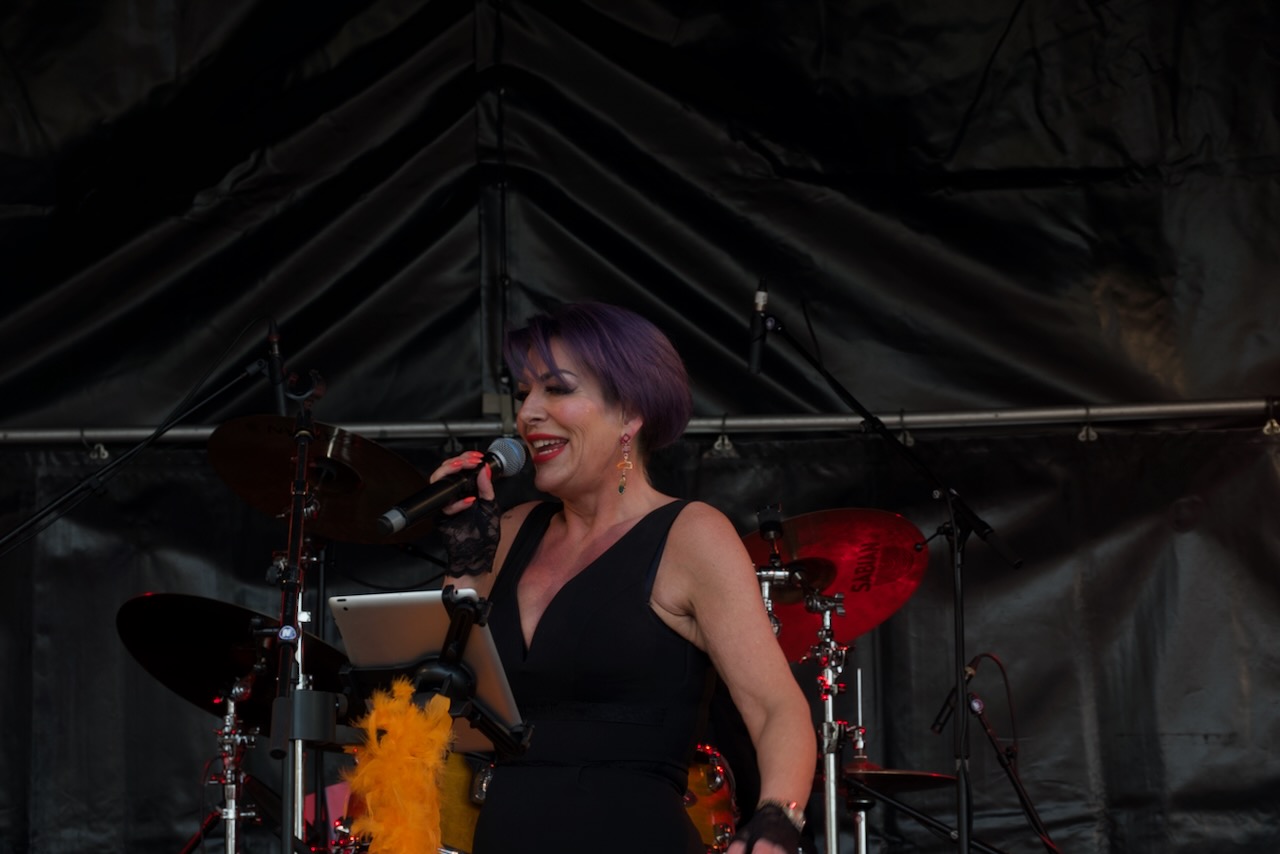 Shoot the Breeze live op het podium