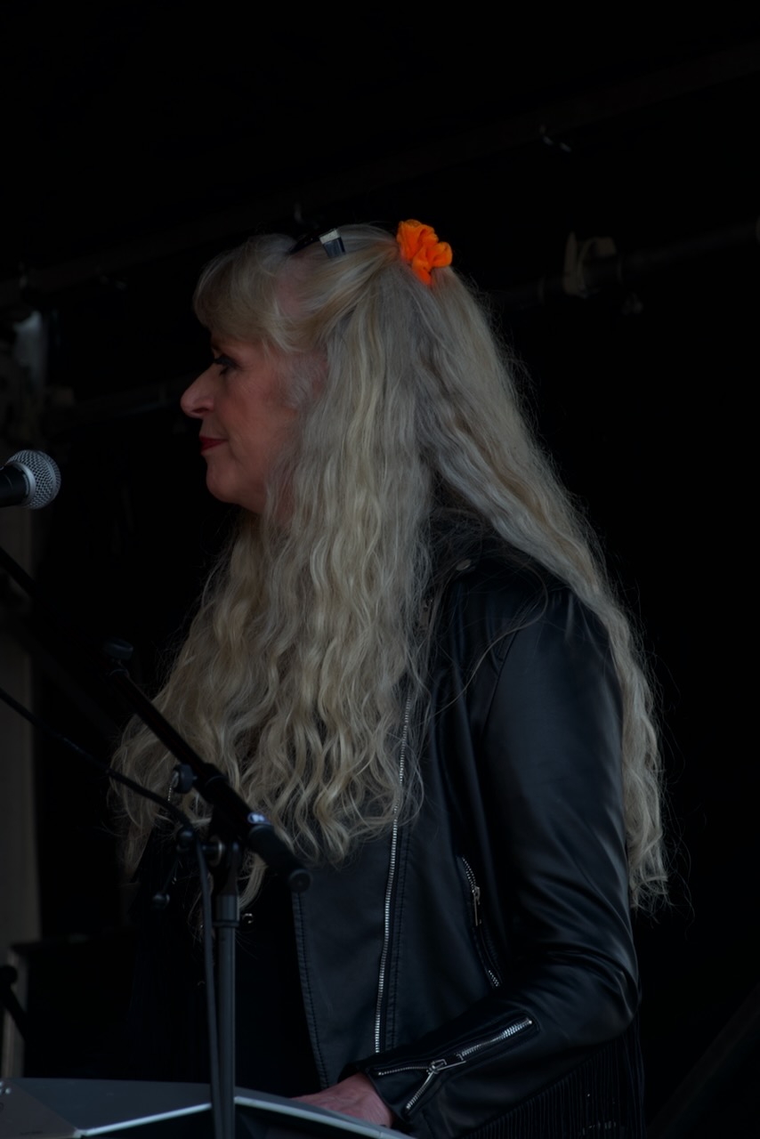 Shoot the Breeze live op het podium