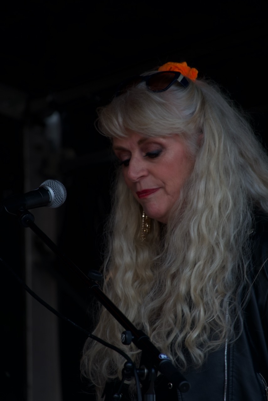 Shoot the Breeze live op het podium