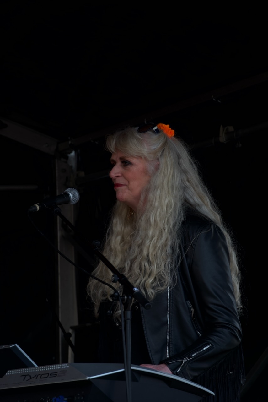 Shoot the Breeze live op het podium