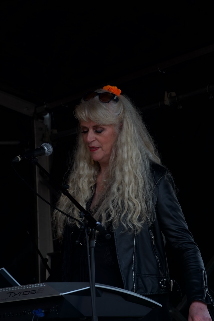 Shoot the Breeze live op het podium