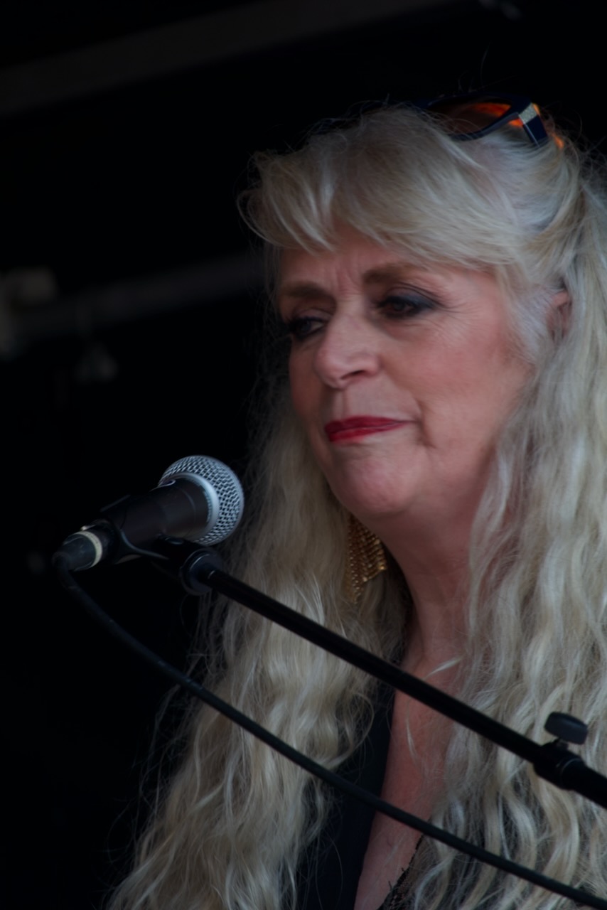 Shoot the Breeze live op het podium