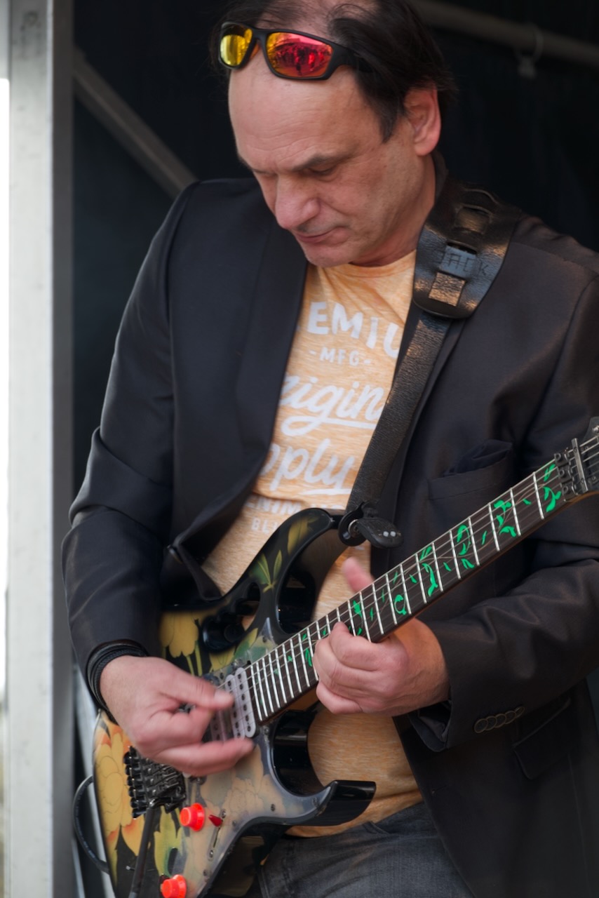 Shoot the Breeze live op het podium