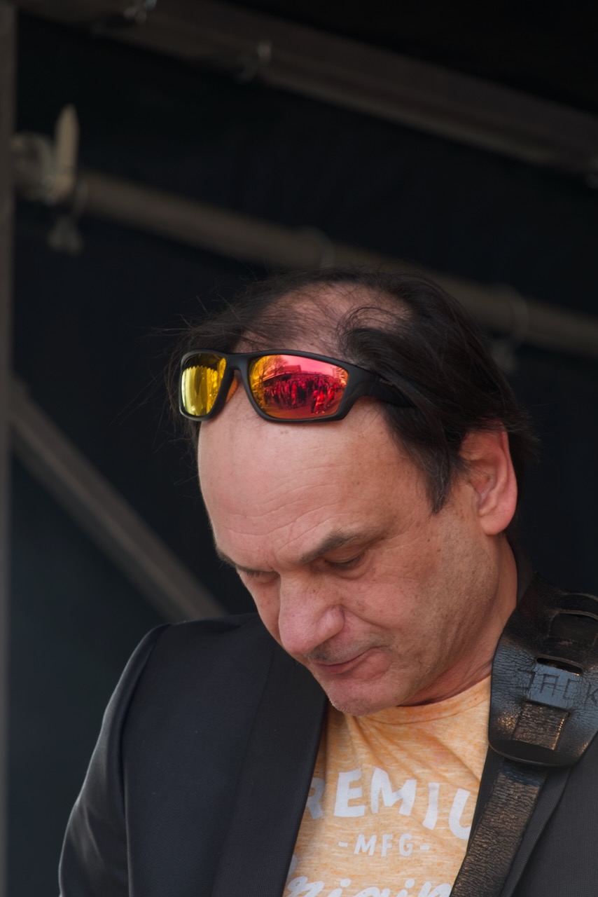 Shoot the Breeze live op het podium