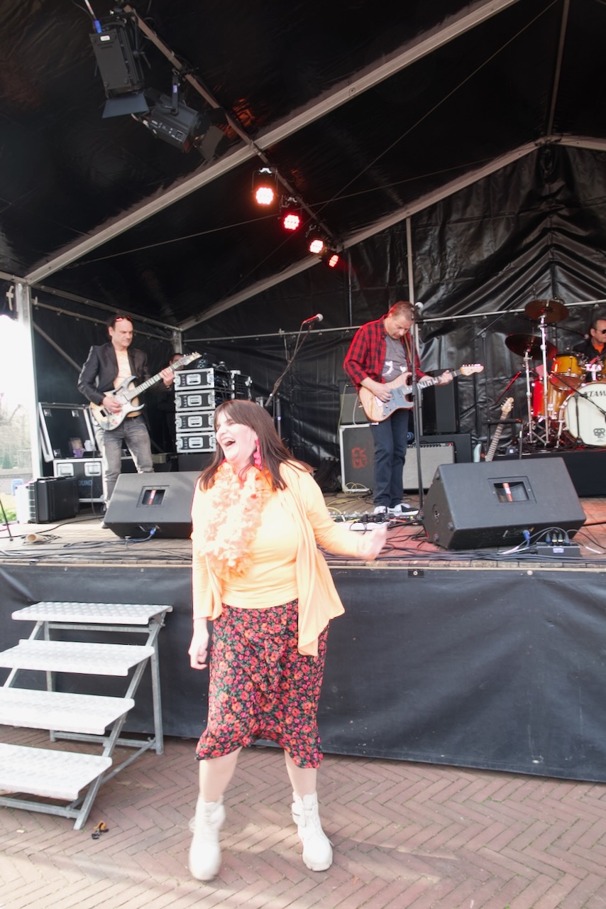 Shoot the Breeze live op het podium