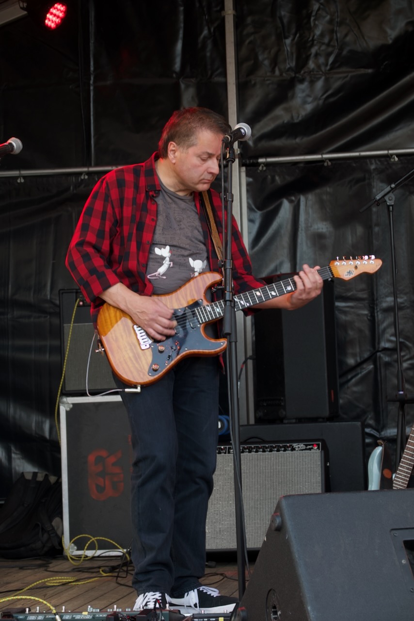 Shoot the Breeze live op het podium