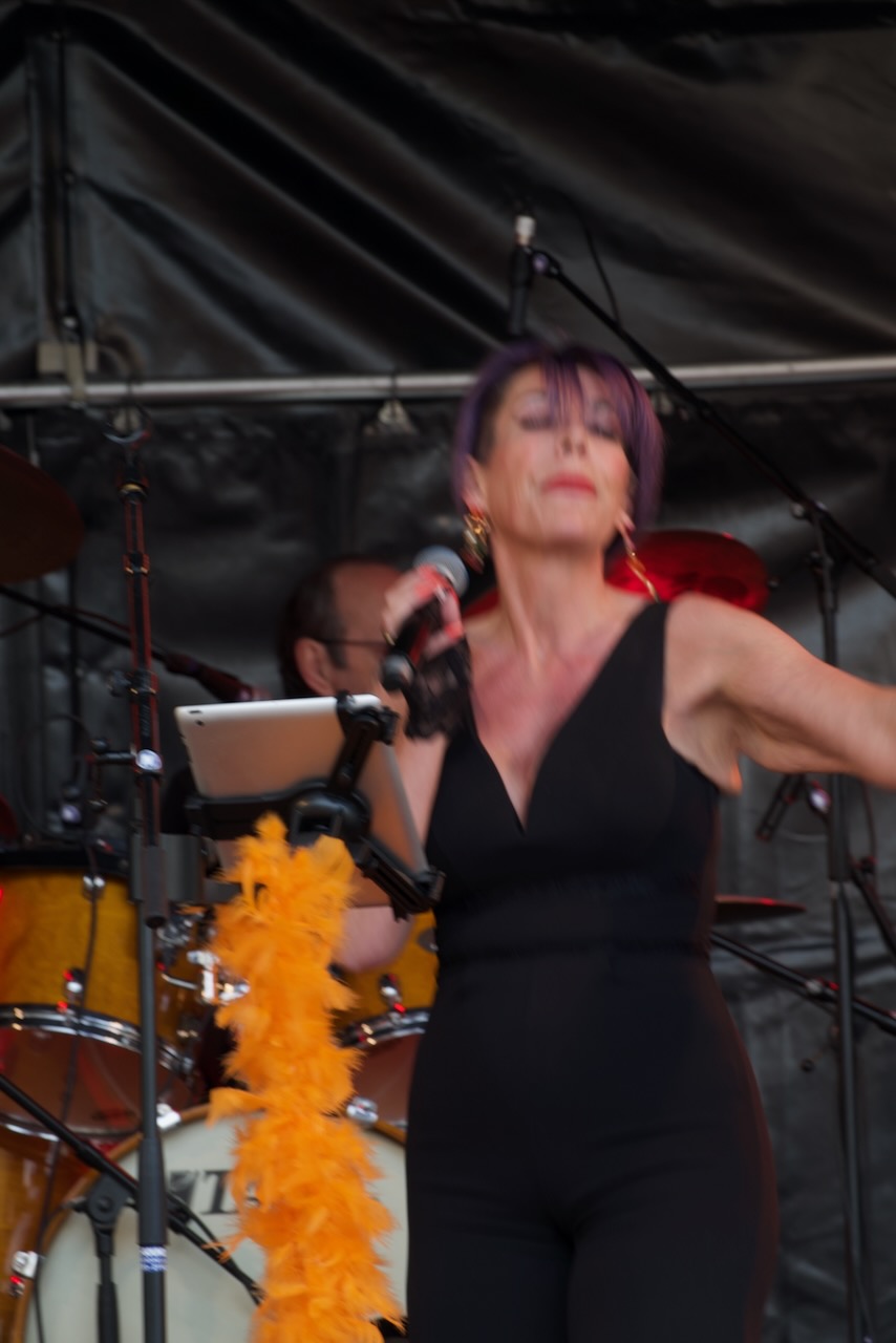 Shoot the Breeze live op het podium