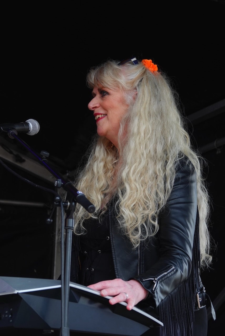 Shoot the Breeze live op het podium