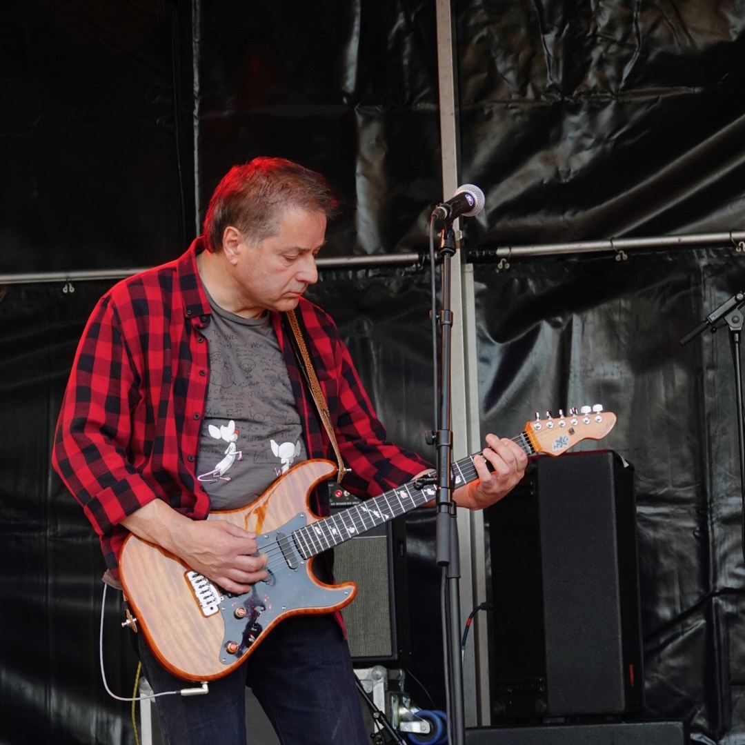 Shoot the Breeze live op het podium